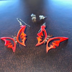 2 Pair Pierced Earrings Butterfly Motif